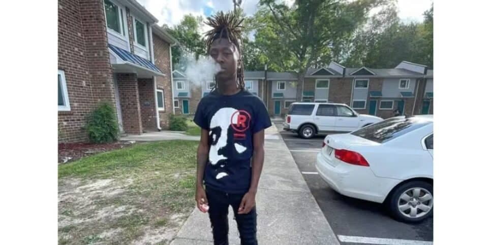 Jovem rapper Rylo Huncho morre após sofrer tiro acidental. Tragédia reforça os perigo das armas de fogo. (Foto: Reprodução/oglobo.globo) Jovem rapper Rylo Huncho morre após sofrer tiro acidental. Tragédia reforça os perigo das armas de fogo. (Foto: Reprodução/oglobo.globo)