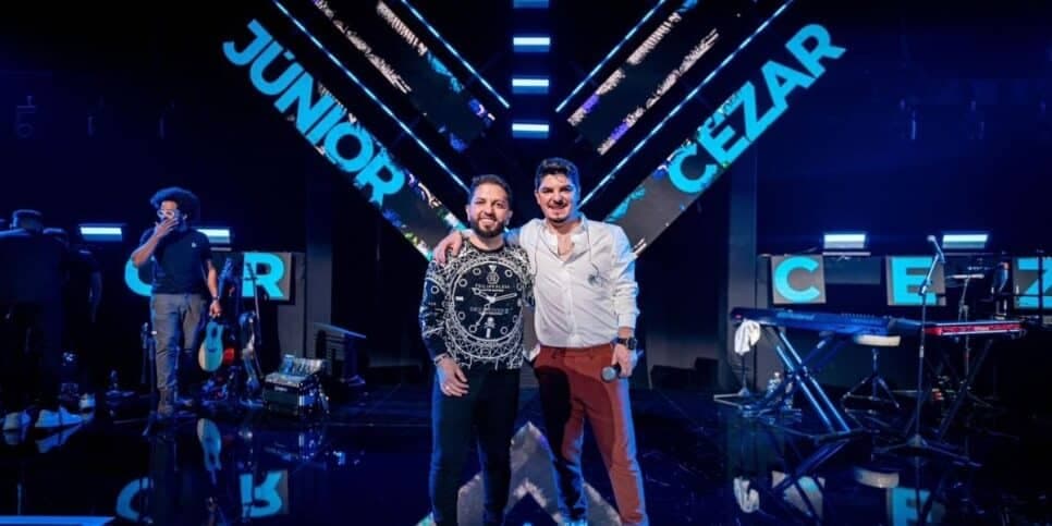Júnior & Cézar provam suas potências ao gravar o DVD "Simplesmente" em São Paulo