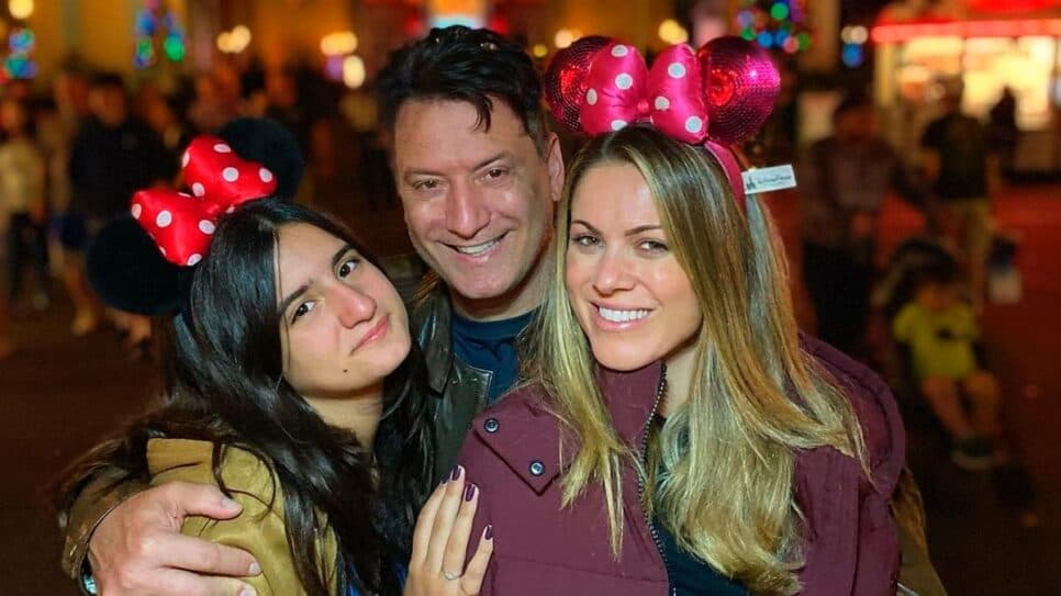 Maria Eduarda ao lado do pai e a madrasta, em viagem pra Disney em 2023 (Foto: Reprodução/ Instagram) Maria Eduarda ao lado do pai e a madrasta, em viagem pra Disney em 2023 (Foto: Reprodução/ Instagram)