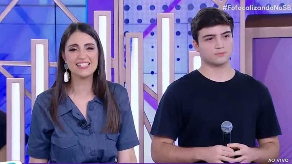 A famosa ex-apresentadora do Fofocalizando do SBT, Chris ao lado de seu filho (Foto: Reprodução) A famosa ex-apresentadora do Fofocalizando do SBT, Chris ao lado de seu filho (Foto: Reprodução)