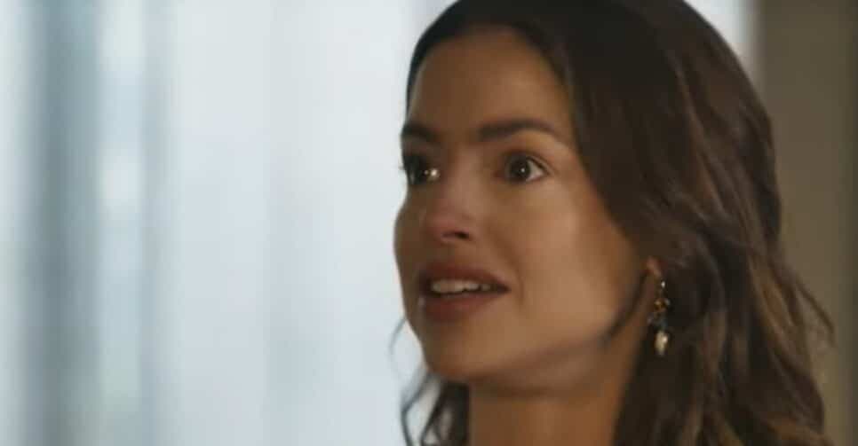 Luma perde tudo após assinar papeis dando poderes a Mavi (Foto: Reprodução/ TV Globo) Luma perde tudo após assinar papeis dando poderes a Mavi (Foto: Reprodução/ TV Globo)