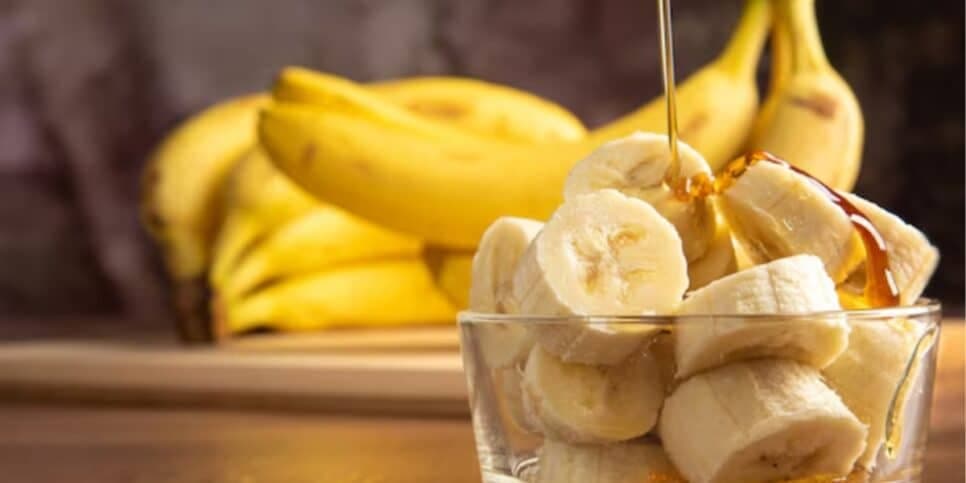 Máscara de banana e mel para hidratar a pele e diminuir as rugas (Foto: Reprodução/ Internet) Máscara de banana e mel para hidratar a pele e diminuir as rugas (Foto: Reprodução/ Internet)