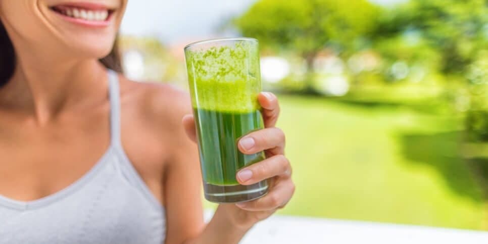 Elixir da juventude: Suco milagroso com 7 ingredientes traz bomba de colágeno às 50+