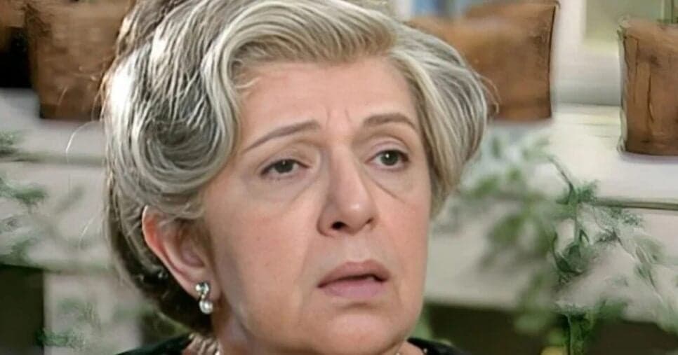 Adelaide desconfia, questiona Cristina e neta não esconde a verdade em Alma Gêmea (Foto: Reprodução/ Globo) Adelaide desconfia, questiona Cristina e neta não esconde a verdade em Alma Gêmea (Foto: Reprodução/ Globo)
