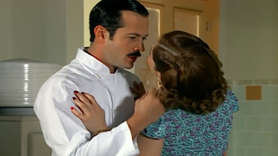 Olívia e Vitório em cena da novela no Vale a Pena Ver de Novo (Foto: Reprodução/ TV Globo) Olívia e Vitório em cena da novela no Vale a Pena Ver de Novo (Foto: Reprodução/ TV Globo)