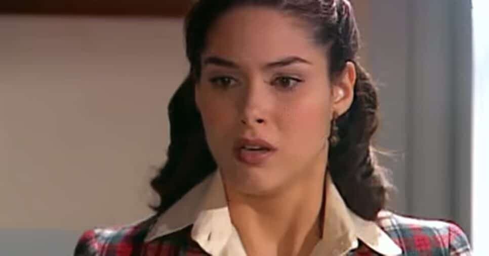 Dalila dá com a língua nos dentes por intuição aguçada (Foto: Reprodução/ YouTube) Dalila dá com a língua nos dentes por intuição aguçada (Foto: Reprodução/ YouTube)