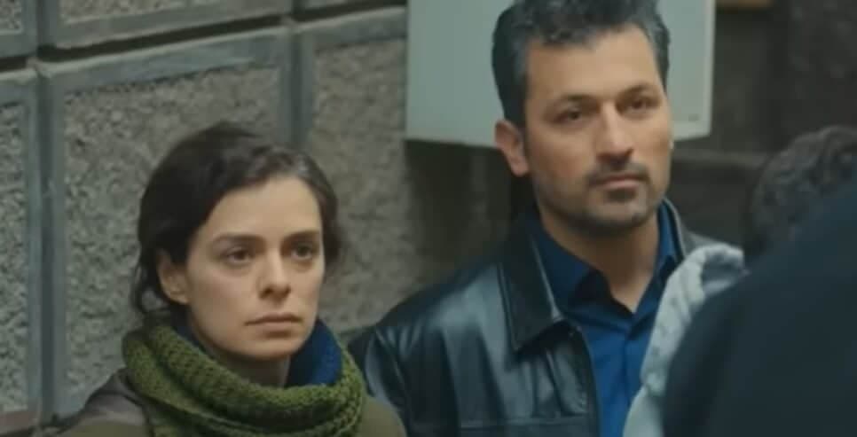 Bahar quer que Hickmet vá atrás da sogra (Foto: Reprodução/ Record TV) Bahar quer que Hickmet vá atrás da sogra (Foto: Reprodução/ Record TV)