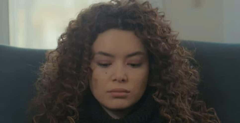 Sirin não perdoa e toma atitude terrível com Nisan (Foto: Reprodução/ Record TV) Sirin não perdoa e toma atitude terrível com Nisan (Foto: Reprodução/ Record TV)