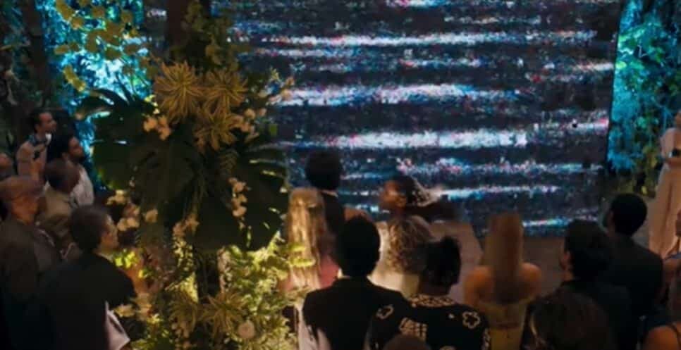 Vídeo dos noivos sai do ar e entram imagens do dia da morte de Molina (Foto: Reprodução/ TV Globo) Vídeo dos noivos sai do ar e entram imagens do dia da morte de Molina (Foto: Reprodução/ TV Globo)