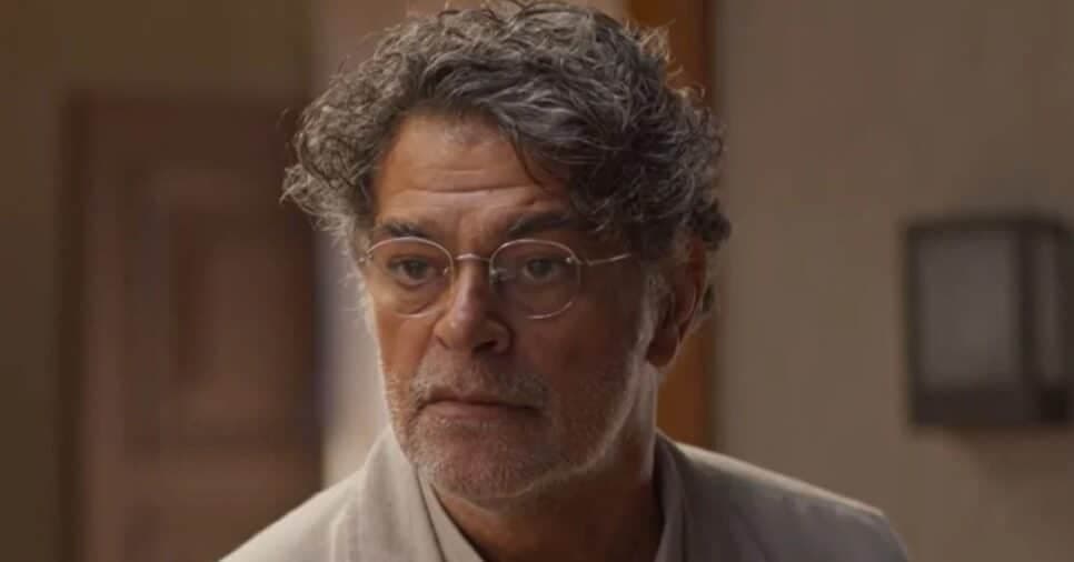 No Rancho Fundo: Ariosto tem ajuda de Deodora para tentar ser readmitido (Foto: Reprodução/ TV Globo) No Rancho Fundo: Ariosto tem ajuda de Deodora para tentar ser readmitido (Foto: Reprodução/ TV Globo)