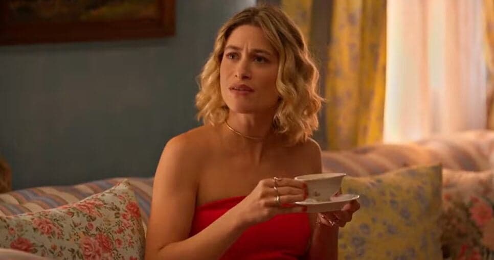 No Rancho Fundo: Blandina revolta Zefa Leonel com anúncio de controle da Gruta Azul (Foto: Reprodução/ TV Globo) No Rancho Fundo: Blandina revolta Zefa Leonel com anúncio de controle da Gruta Azul (Foto: Reprodução/ TV Globo)