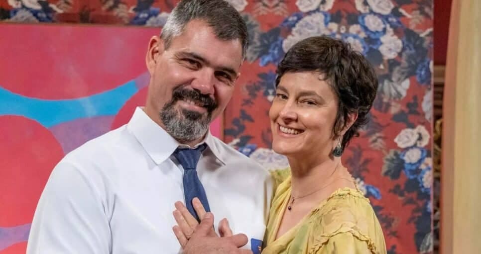 Jayme é crápula desmascarado na novela e traz comparsa, sua esposa Teresa (Foto: Reprodução/ Divulgação,TV Globo) Jayme é crápula desmascarado na novela e traz comparsa, sua esposa Teresa (Foto: Reprodução/ Divulgação,TV Globo)