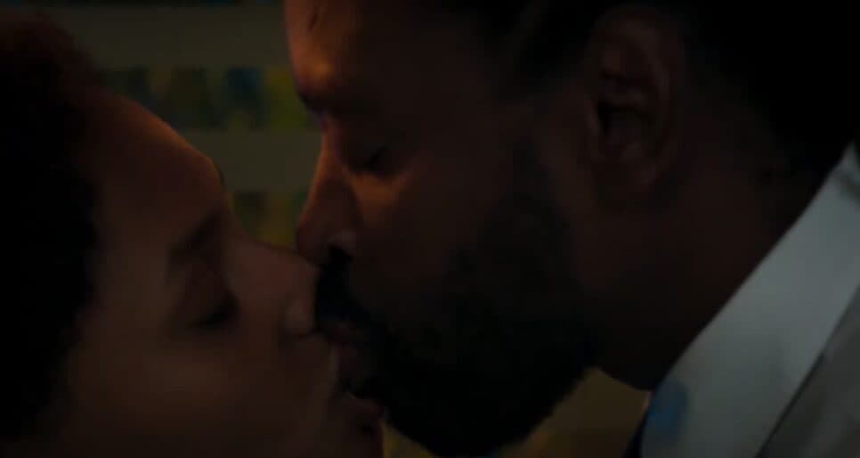 Madá e Jão finalmente se beijaram em momento de vulnerabilidade (Foto: Reprodução/ TV Globo) Madá e Jão finalmente se beijaram em momento de vulnerabilidade (Foto: Reprodução/ TV Globo)