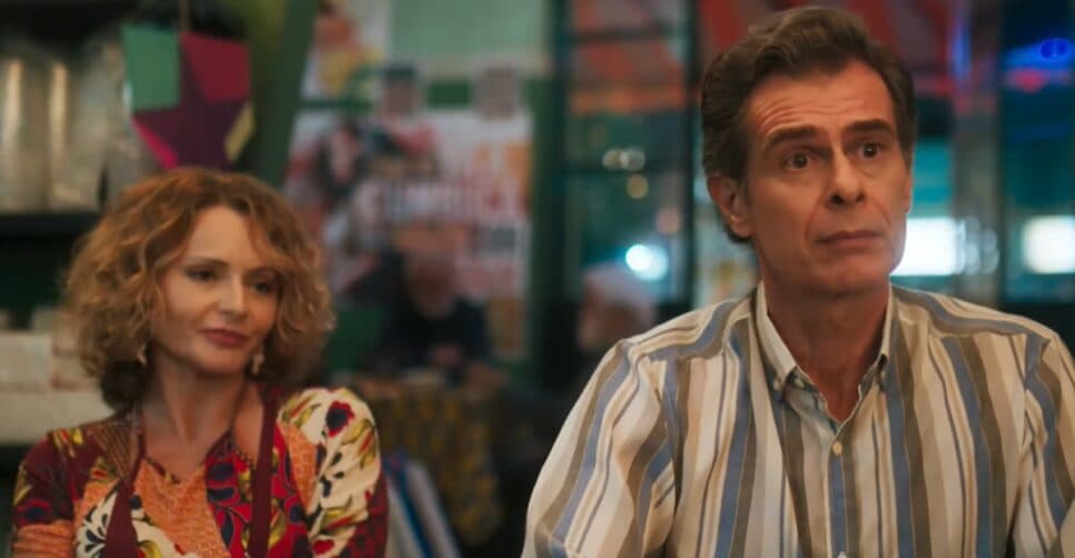 Ivone (Rita Guedes) e José (João Vitti) são pais de Roxelle (Isadora Cruz) na novela das 7 (Foto: Reprodução/ TV Globo) Ivone (Rita Guedes) e José (João Vitti) são pais de Roxelle (Isadora Cruz) na novela das 7 (Foto: Reprodução/ TV Globo)