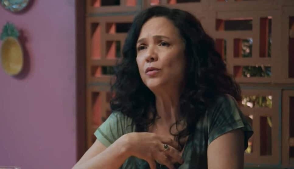 Doralice não encontra bilhete premiado de Lindomar, mas tem apoio de Jão e Madá que estão no encalço do tio (Foto: Reprodução/ TV Globoplay) Doralice não encontra bilhete premiado de Lindomar, mas tem apoio de Jão e Madá que estão no encalço do tio (Foto: Reprodução/ TV Globoplay)