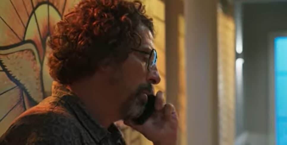 Tio Osmar fica sabendo do bilhete premiado deixado por Lindomar (Foto: Reprodução/ TV Globo) Tio Osmar fica sabendo do bilhete premiado deixado por Lindomar (Foto: Reprodução/ TV Globo)