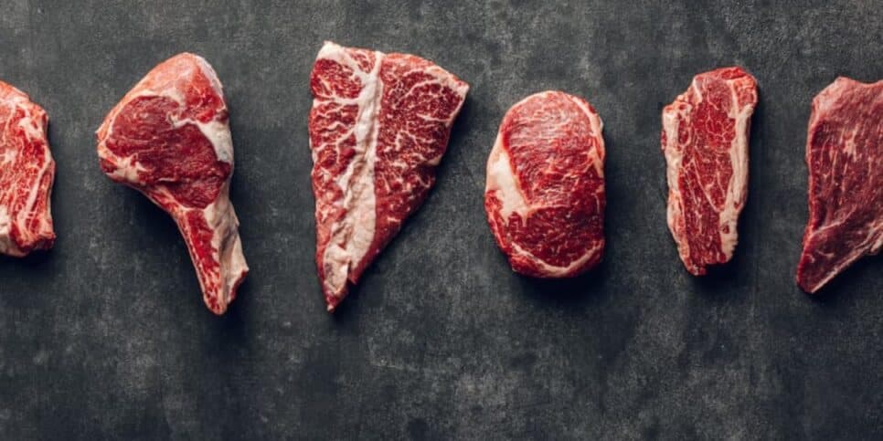 No precinho: Açougueiros revelam 5 carnes baratas para bifes tão boas quanto a alcatra