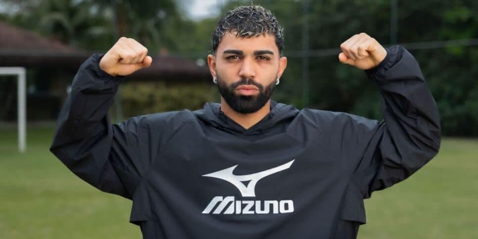 Gabigol assina contrato com Mizuno (Reprodução/Instagram) Gabigol assina contrato com Mizuno (Reprodução/Instagram)