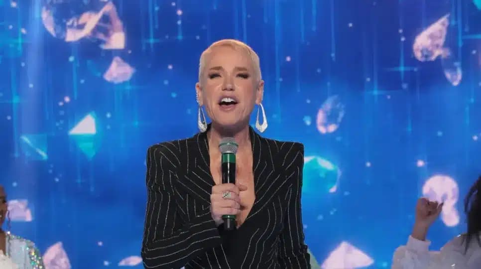 Xuxa Meneghel no Teleton no SBT (Foto: Reprodução/ Internet) Xuxa Meneghel no Teleton no SBT (Foto: Reprodução/ Internet)