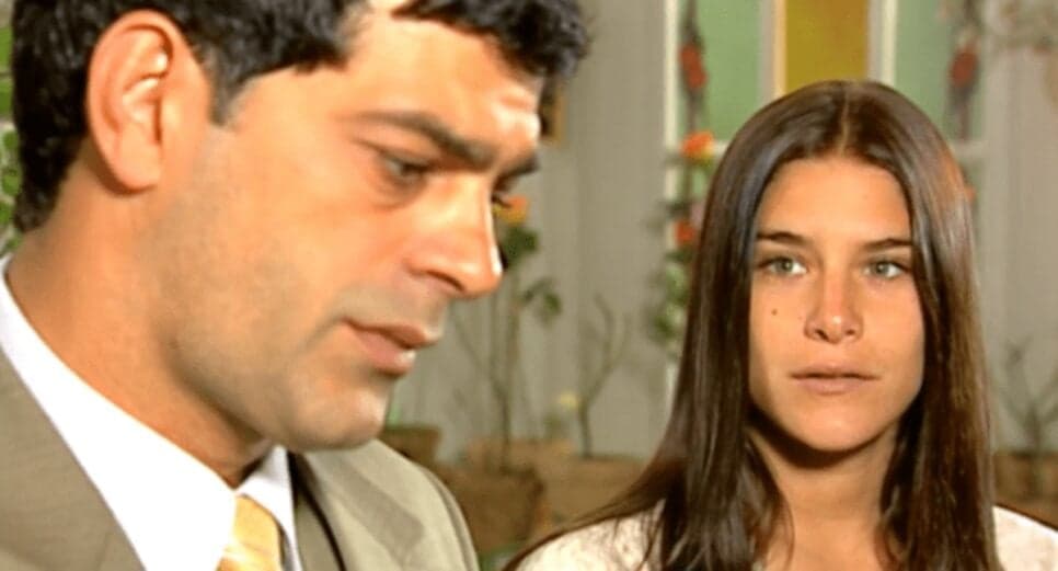 Rafael conta a Serena sobre o que passou na mão de Cristina (Foto: Reprodução/ TV Globo) Rafael conta a Serena sobre o que passou na mão de Cristina (Foto: Reprodução/ TV Globo)