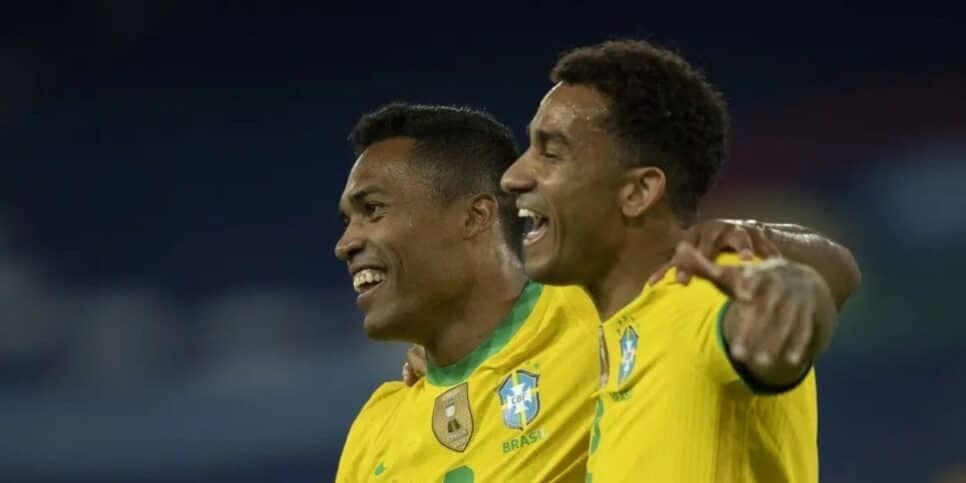 Danilo e Alex Sandro parceiros na Juventus e na seleção (Reprodução: Lucas Figueiredo) Danilo e Alex Sandro parceiros na Juventus e na seleção (Reprodução: Lucas Figueiredo)