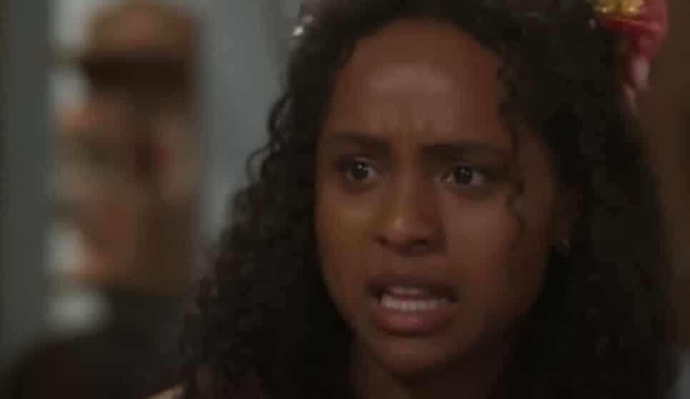 Beatriz fica no Rio de Janeiro em busca da mãe (Foto: Reprodução/ TV Globo) Beatriz fica no Rio de Janeiro em busca da mãe (Foto: Reprodução/ TV Globo)