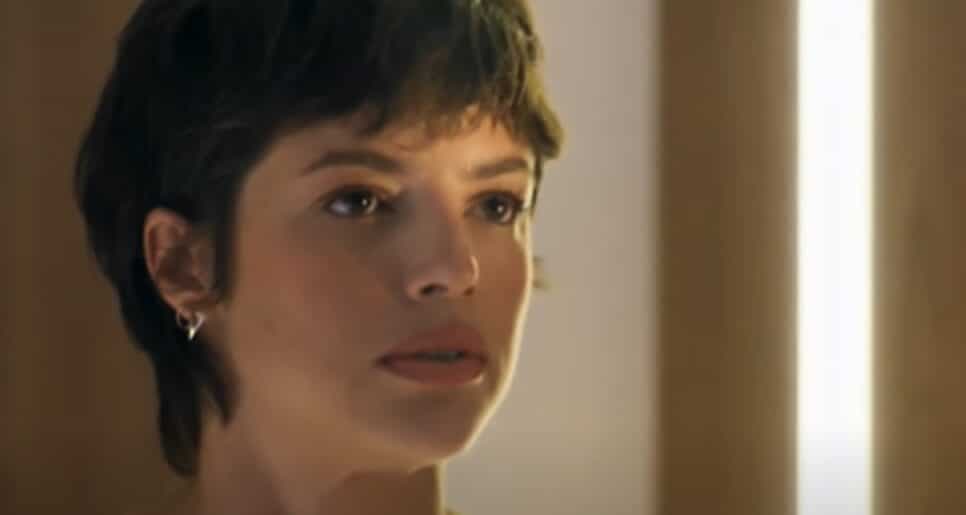 Luma pega no pulo do gato em Mania de Você da Globo (Foto: Reprodução/ TV Globo) Luma pega no pulo do gato em Mania de Você da Globo (Foto: Reprodução/ TV Globo)