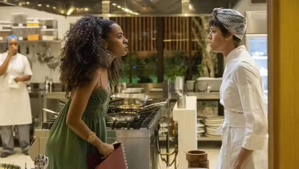Mania de Você: Viola tira satisfação com Luma sobre roubo de livro de receitas (Foto: Reprodução/ TV Globo) Mania de Você: Viola tira satisfação com Luma sobre roubo de livro de receitas (Foto: Reprodução/ TV Globo)