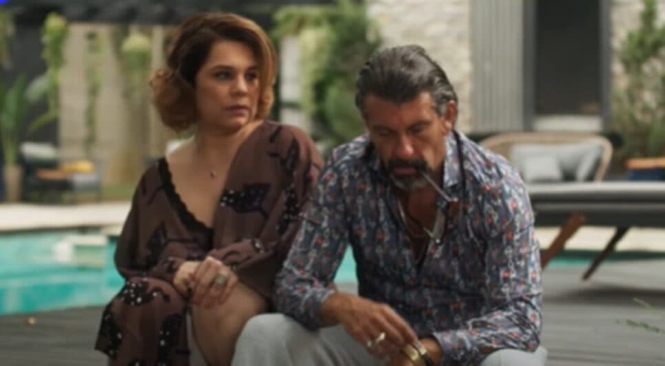 Osmar descobre que perdeu tudo e Violeta justifica 'golpe' para protege-lo (Foto: Reprodução/ TV Globo) Osmar descobre que perdeu tudo e Violeta justifica 'golpe' para protege-lo (Foto: Reprodução/ TV Globo)
