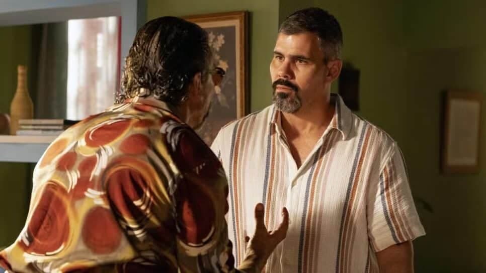 Osmar dá dinheiro para Jayme e Jô entrega pra Violeta (Foto: Reprodução/ Globo) Osmar dá dinheiro para Jayme e Jô entrega pra Violeta (Foto: Reprodução/ Globo)