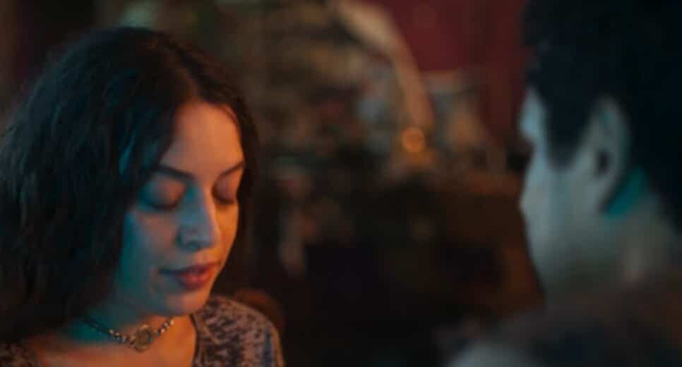 Cacá recebe apoio de Chico na gravidez e Roxelle e ela se engalfinham (Foto: Reprodução/ TV Globo) Cacá recebe apoio de Chico na gravidez e Roxelle e ela se engalfinham (Foto: Reprodução/ TV Globo)