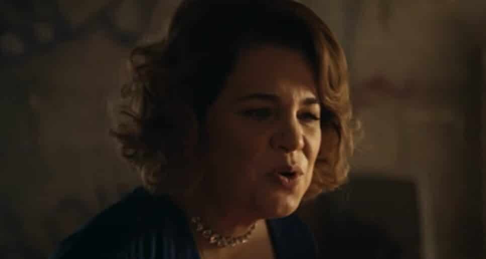 Violeta manda capanga sabotar ônibus de Jayme (Foto: Reprodução/ Globo) Violeta manda capanga sabotar ônibus de Jayme (Foto: Reprodução/ Globo)