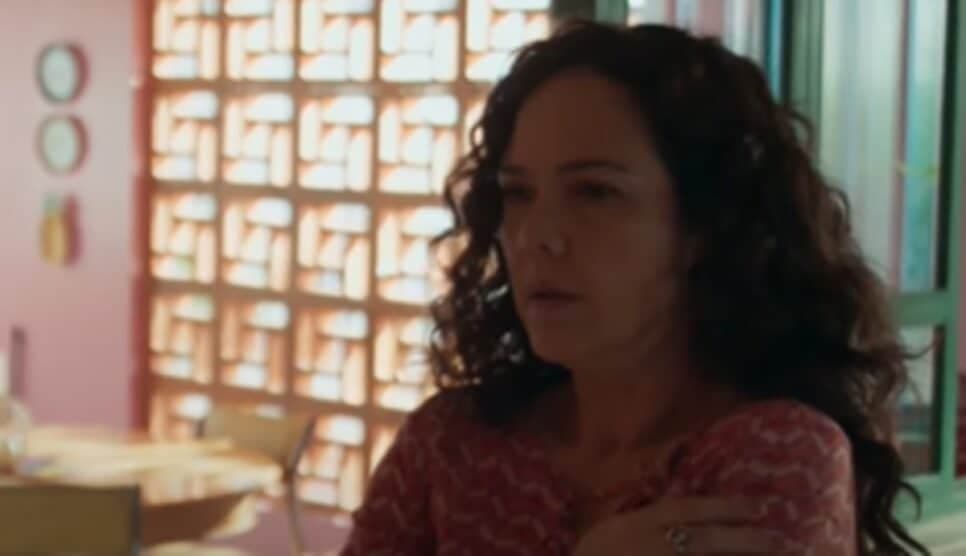 Doralice se decepciona com o irmão, mas não corta relações e ele usa isso para atingir a sobrinha (Foto: Reprodução/ Globo) Doralice se decepciona com o irmão, mas não corta relações e ele usa isso para atingir a sobrinha (Foto: Reprodução/ Globo)