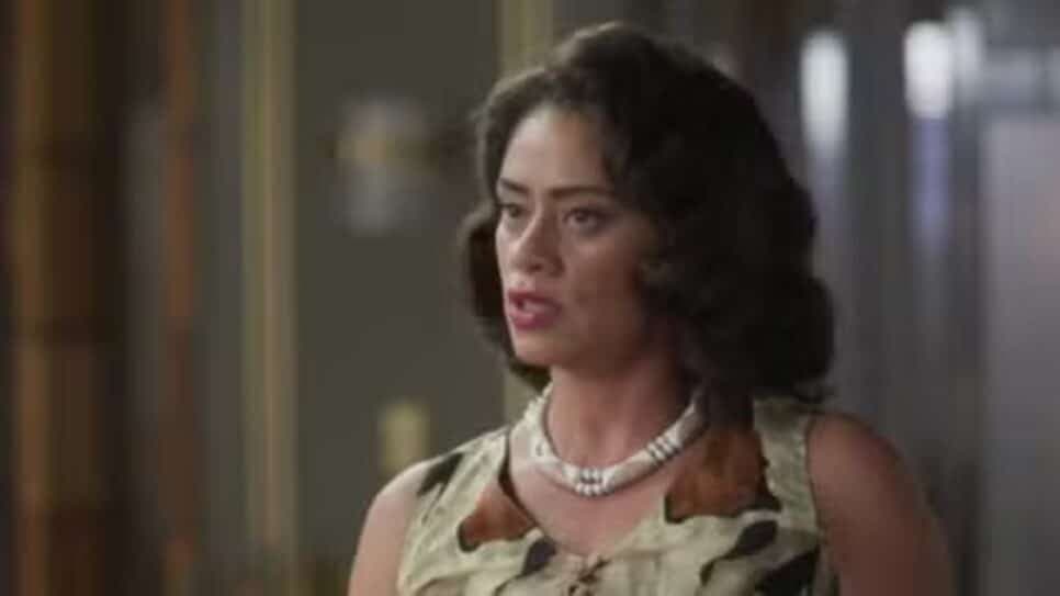 Marlene leva verdadeira facada nas costas (Foto: Reprodução/ TV Globo) Marlene leva verdadeira facada nas costas (Foto: Reprodução/ TV Globo)