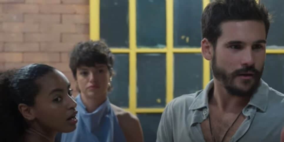 Luma procura Mércia para livrar Viola e Rudá de cárcere do hacker (Foto: Reprodução/ Globo) Luma procura Mércia para livrar Viola e Rudá de cárcere do hacker (Foto: Reprodução/ Globo)