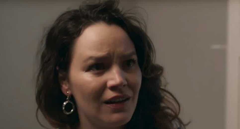 Filipa acredita que refém está drogada (Foto: Reprodução/ Globo) Filipa acredita que refém está drogada (Foto: Reprodução/ Globo)