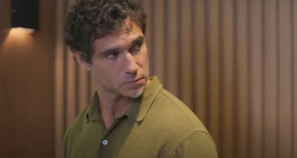 Volney se intromete na relação de mãe e filho e termina ameaçado (Foto: Reprodução/ TV Globo) Volney se intromete na relação de mãe e filho e termina ameaçado (Foto: Reprodução/ TV Globo)