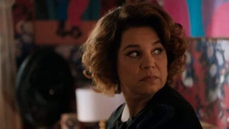 Sem piedade do pilantra, Violeta deixa circo pegar fogo (Foto: Reprodução/ TV Globo) Sem piedade do pilantra, Violeta deixa circo pegar fogo (Foto: Reprodução/ TV Globo)