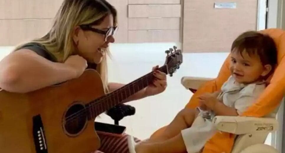 A cantora sertaneja Marília Mendonça ao lado de seu herdeiro (Foto: Reprodução/ Instagram) A cantora sertaneja Marília Mendonça ao lado de seu herdeiro (Foto: Reprodução/ Instagram)