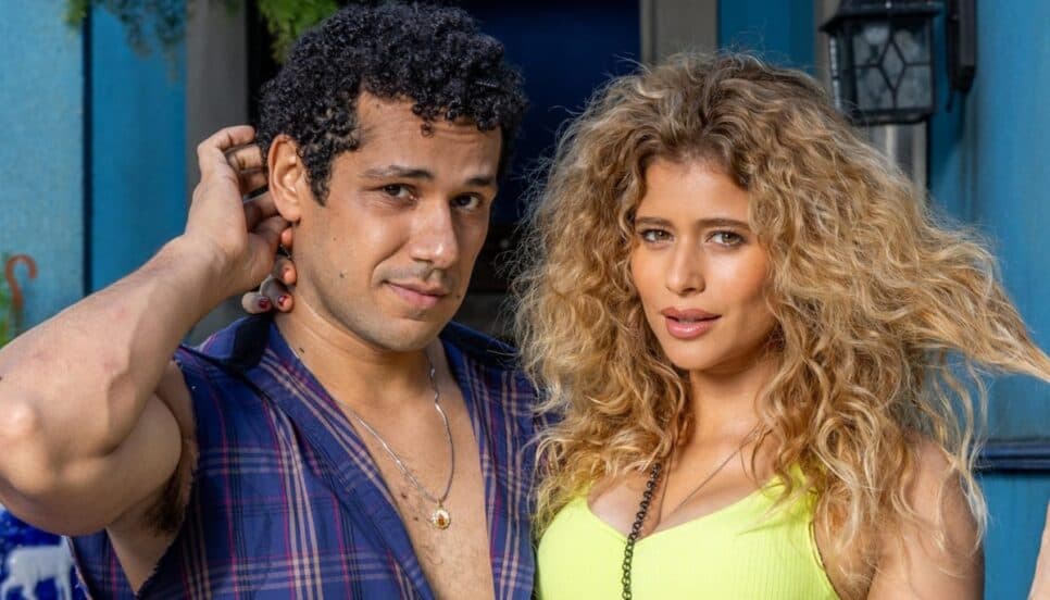 Chico (Amaury Lorenzo) e Roxelle (Isadora Cruz) em sucesso da autora Claudia Souto (Foto: Reprodução/ Divulgação/ Globo) Chico (Amaury Lorenzo) e Roxelle (Isadora Cruz) em sucesso da autora Claudia Souto (Foto: Reprodução/ Divulgação/ Globo)