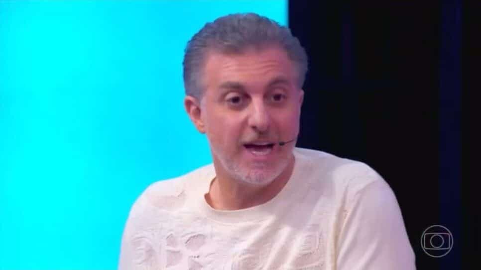Apresentador dá invertida e crava discordância com delicadeza (Foto: Reprodução/ Globo) Apresentador dá invertida e crava discordância com delicadeza (Foto: Reprodução/ Globo)