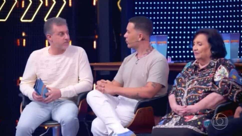 Luciano Huck interrompe o Domingão, deixa Carlinhos Maia sem chão com recado amargo (Foto: Reprodução/ Globo) Luciano Huck interrompe o Domingão, deixa Carlinhos Maia sem chão com recado amargo (Foto: Reprodução/ Globo)