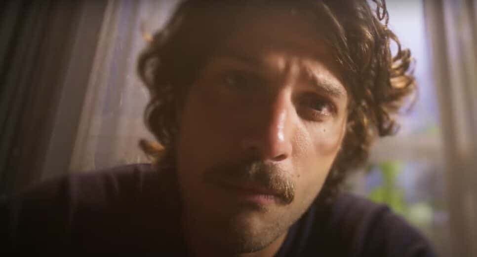 Mavi se arrepende e implora perdão da esposa (Foto: Reprodução/ TV Globo) Mavi se arrepende e implora perdão da esposa (Foto: Reprodução/ TV Globo)