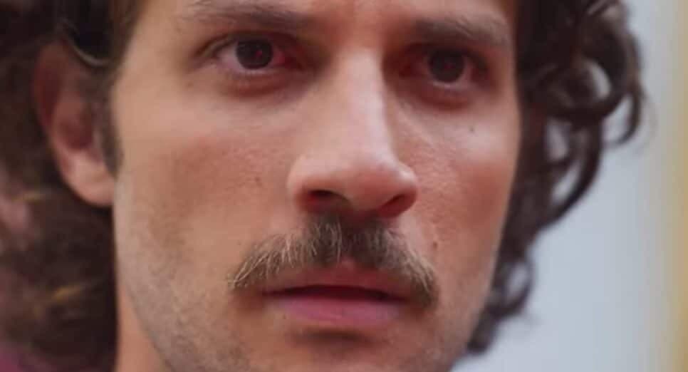 Mavi esconde de Mércia que achou Viola (Foto: Reprodução/ Globo) Mavi esconde de Mércia que achou Viola (Foto: Reprodução/ Globo)