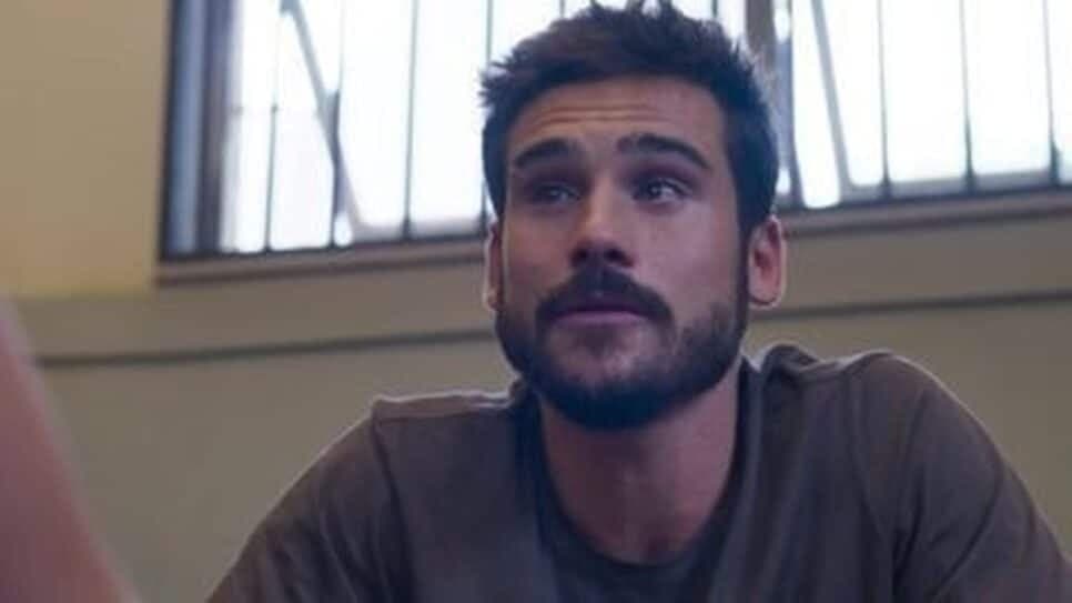 Rudá se surpreende com história de Edinho na penitenciária (Foto: Reprodução/ Globo) Rudá se surpreende com história de Edinho na penitenciária (Foto: Reprodução/ Globo)
