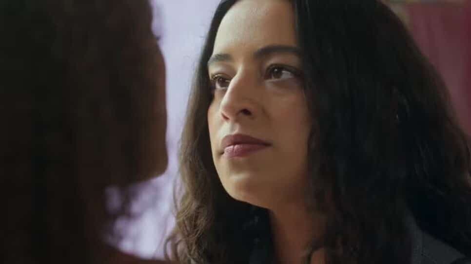 Cacá vira o demônio, ameaça Madá e acaba sendo cobrada por Chico(Foto: Reprodução/ TV Globo) Cacá vira o demônio, ameaça Madá e acaba sendo cobrada por Chico(Foto: Reprodução/ TV Globo)