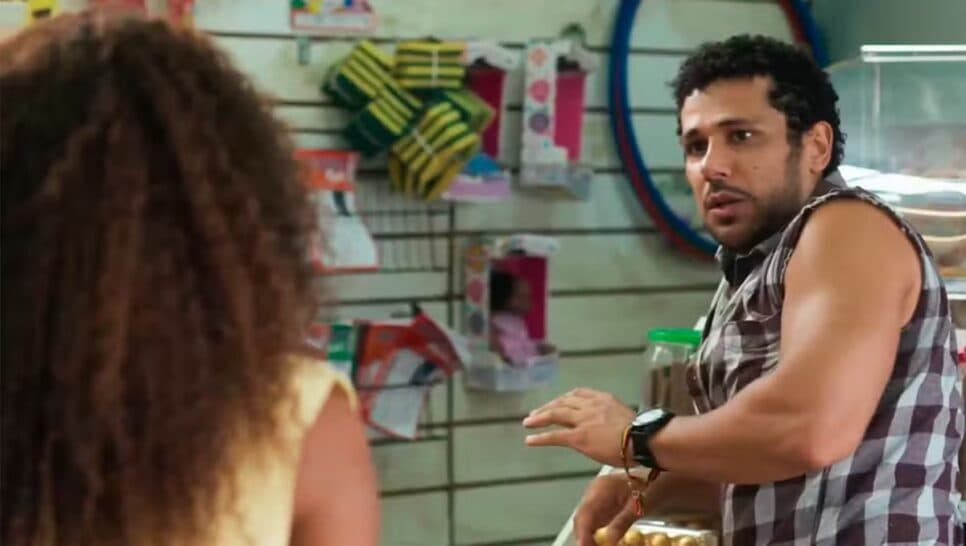 Volta Por Cima: Mafdalena confronta Chico e ele fica aos seus pés em explicações (Foto: Reprodução/ TV Globo) Volta Por Cima: Mafdalena confronta Chico e ele fica aos seus pés em explicações (Foto: Reprodução/ TV Globo)