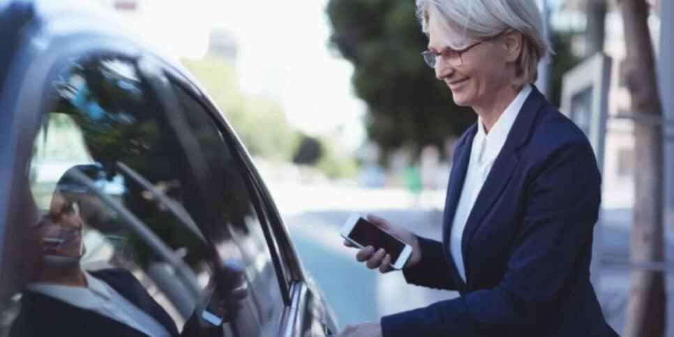 Mulher entrando em carro (Foto: Cabify) Mulher entrando em carro (Foto: Cabify)