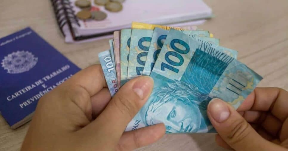 Lei trabalhista- salário mínimo - Foto Reprodução Internet Lei trabalhista- salário mínimo - Foto Reprodução Internet