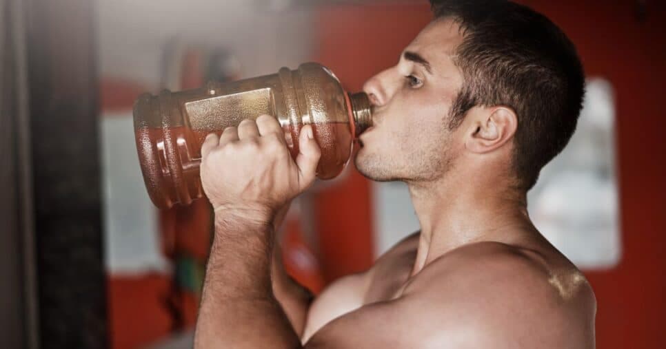 De corrida de 30 km até músculos triplicados: 3 receitas naturais trazem pré-treino mais potente para homens 25+